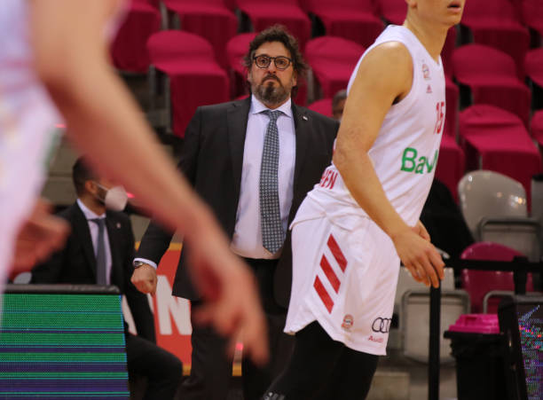 他在一次采 他在一次采